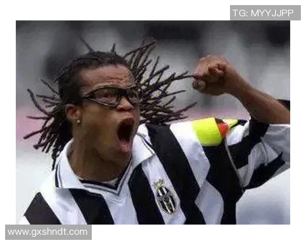 足球明星戴维斯的儿子展现天赋引发媒体热议与球迷期待 足球明星戴维斯的儿子展现天赋引发媒体热议与球迷期待