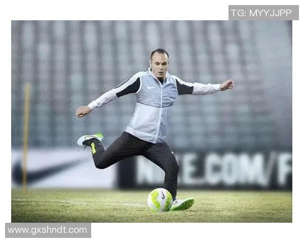 足球明星推荐的训练外套品牌助你提升运动表现与时尚品味 足球明星推荐的训练外套品牌助你提升运动表现与时尚品味