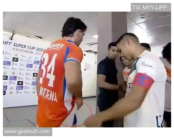 足球明星私密瞬间曝光引发热议内裤事件背后的真相揭秘 足球明星私密瞬间曝光引发热议内裤事件背后的真相揭秘